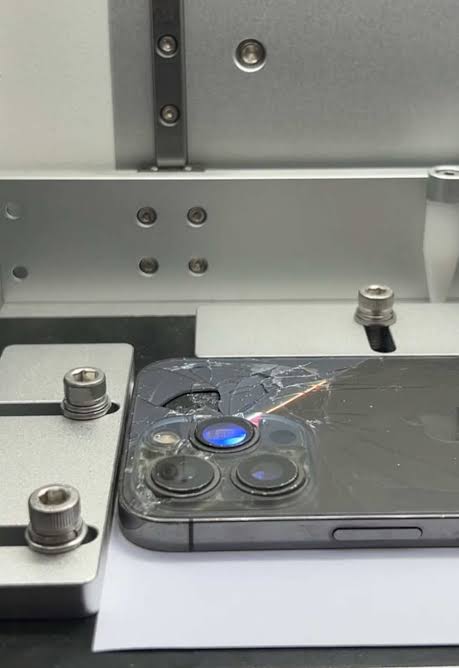 Fiber laser back glass removal machine separating a cracked iPhone rear glass at Dr. Mobile ProFix